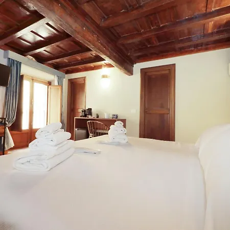 Golden Pantheon بيت ضيافة روما