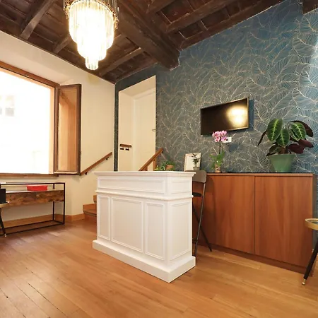 Golden Pantheon بيت ضيافة