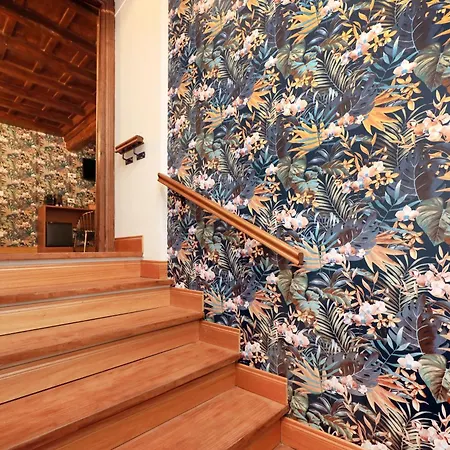 Golden Pantheon بيت ضيافة 4*