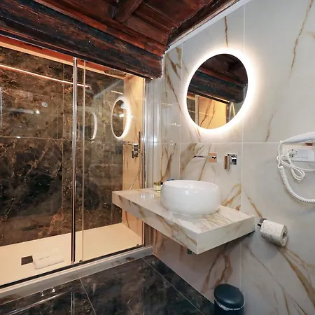 Golden Pantheon بيت ضيافة