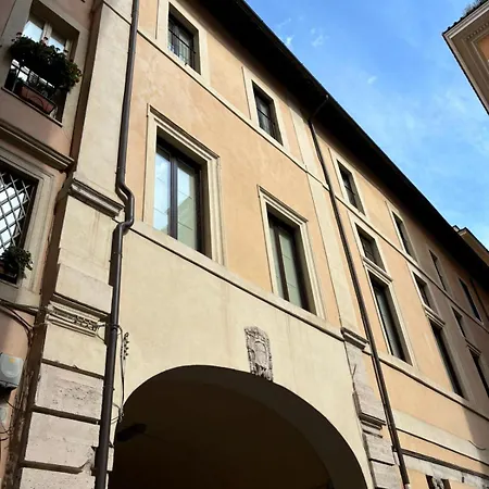 Golden Pantheon بيت ضيافة روما