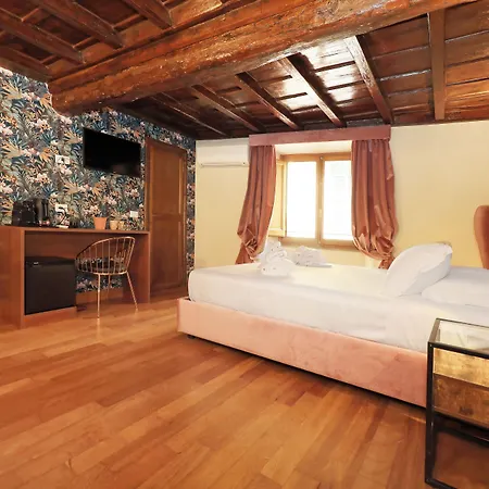 Golden Pantheon بيت ضيافة