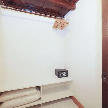 Golden Pantheon بيت ضيافة